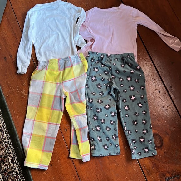 Carter’s fleece bottom and 💯 cotton top pajamas - Picture 4 of 4